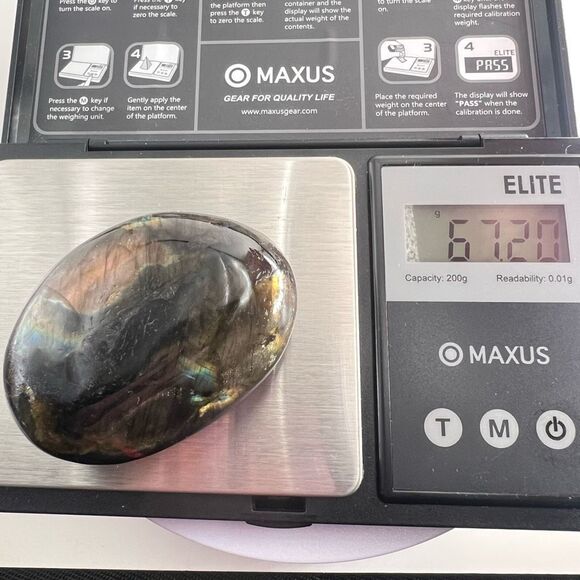 Labradorite Crystal Round Palmstone (4) - Picture 12 of 12